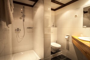Doppelzimmer, Balkon | Badezimmer | Kostenlose Toilettenartikel, Haartrockner, Handtücher