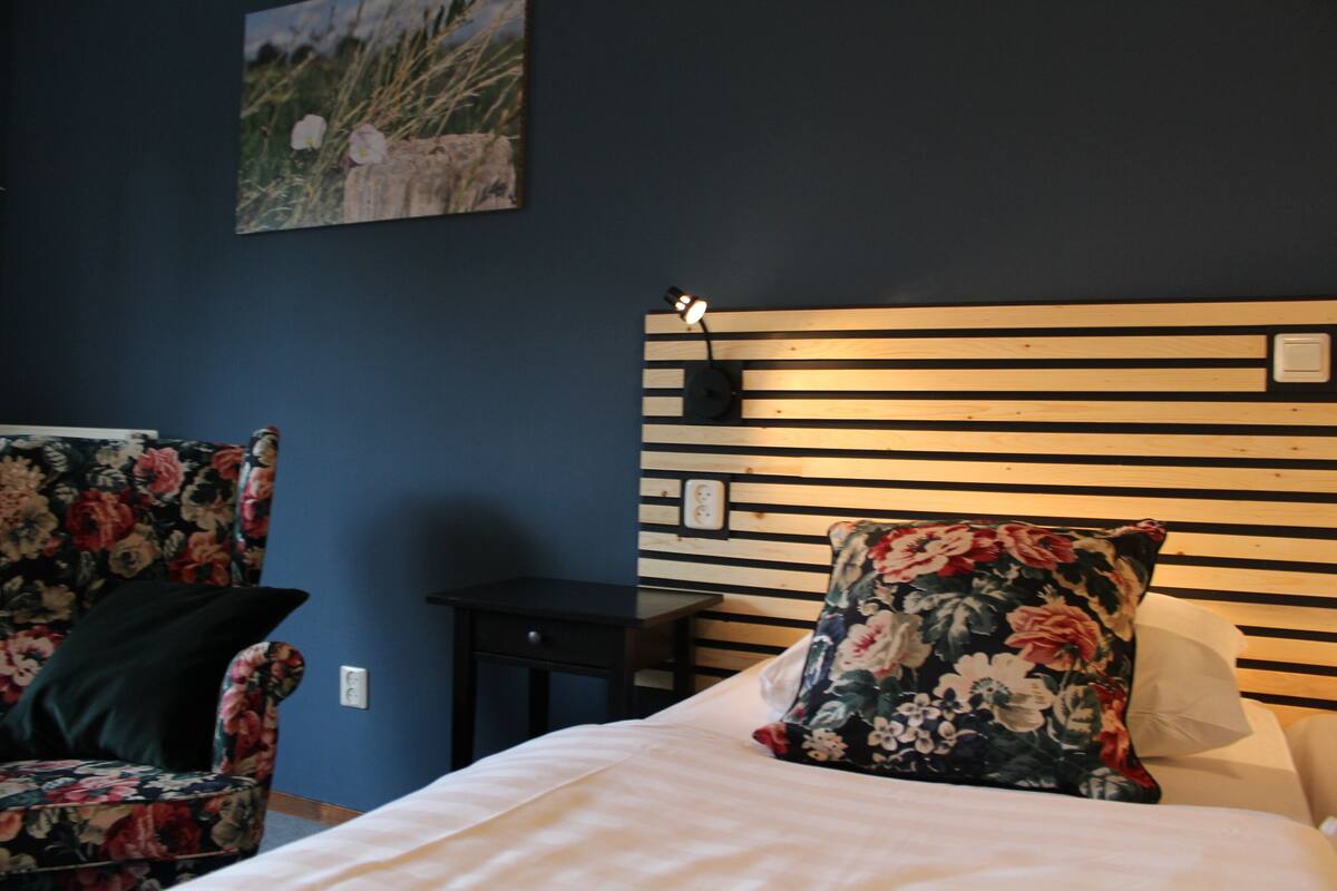 Double Room | Desk, WiFi (free), bed sheets