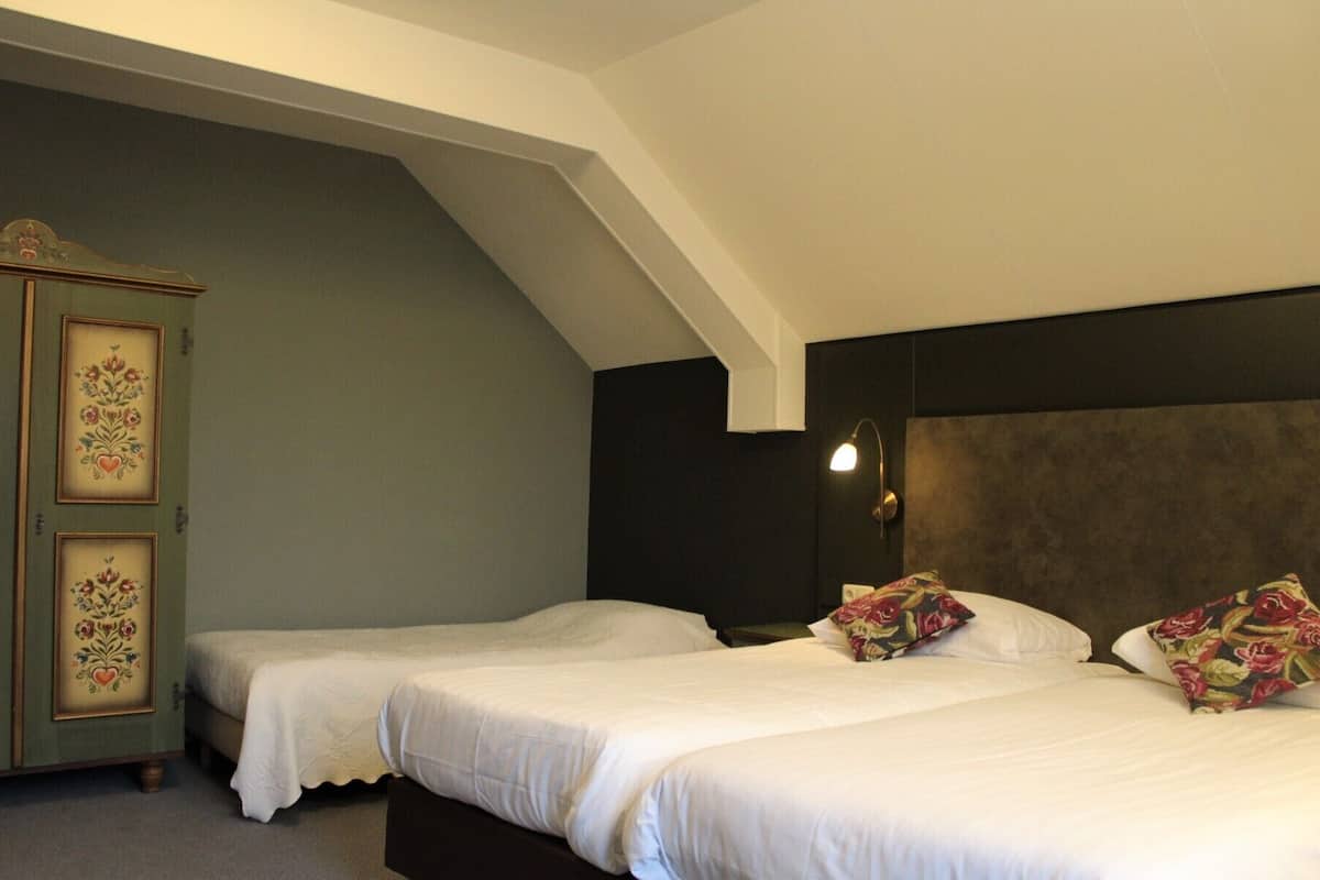 1 habitación, escritorio, wifi gratis y ropa de cama