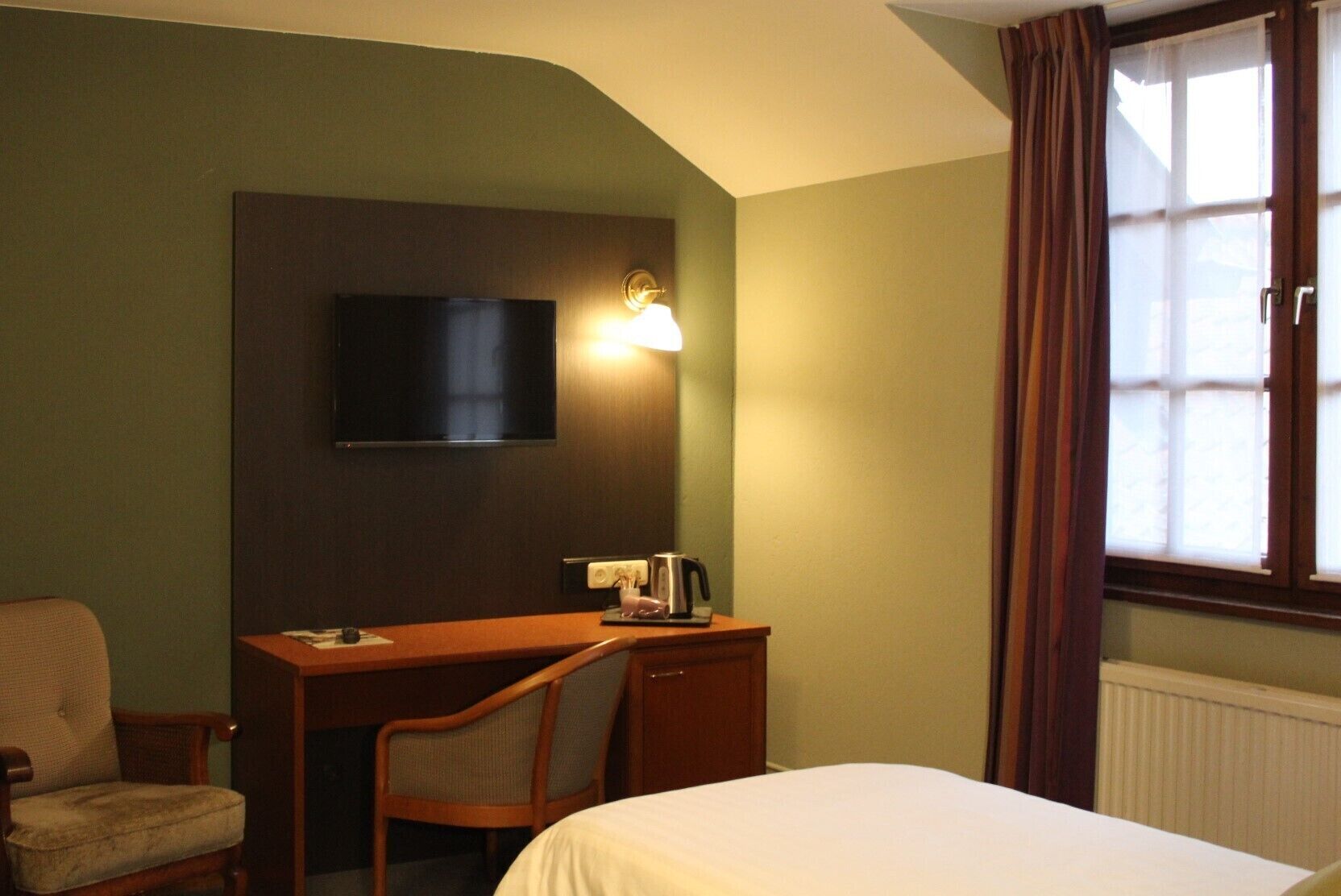 business single room | 1 bedroom, desk, free wifi, bed sheets