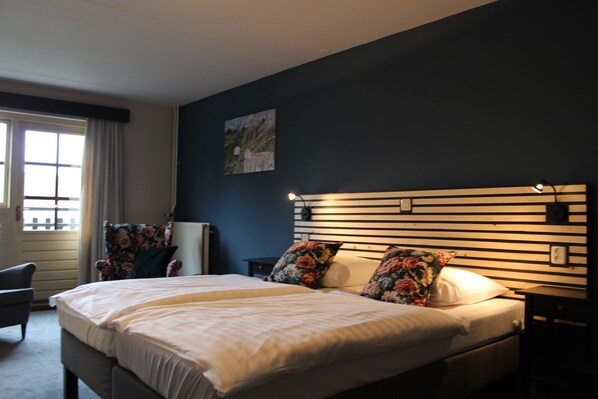 Doppelzimmer, Balkon | Schreibtisch, kostenloses WLAN, Bettwäsche