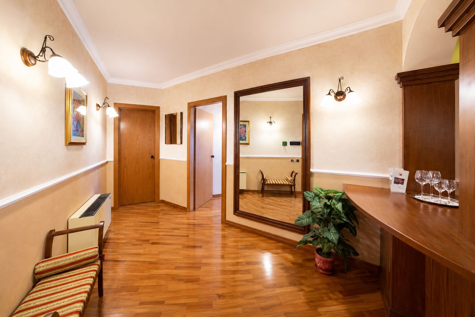 Deluxe Suite | Living area | Flat-screen TV