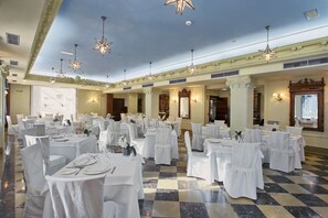 Daily cooked-to-order breakfast (EUR 12.00 per person) - Hotel Balneario La Hermida (Penarrubia)