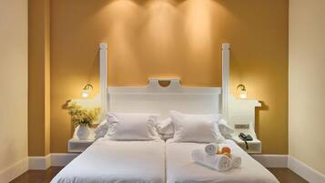 Een minibar, een kluis op de kamer, een bureau, verduisterende gordijnen