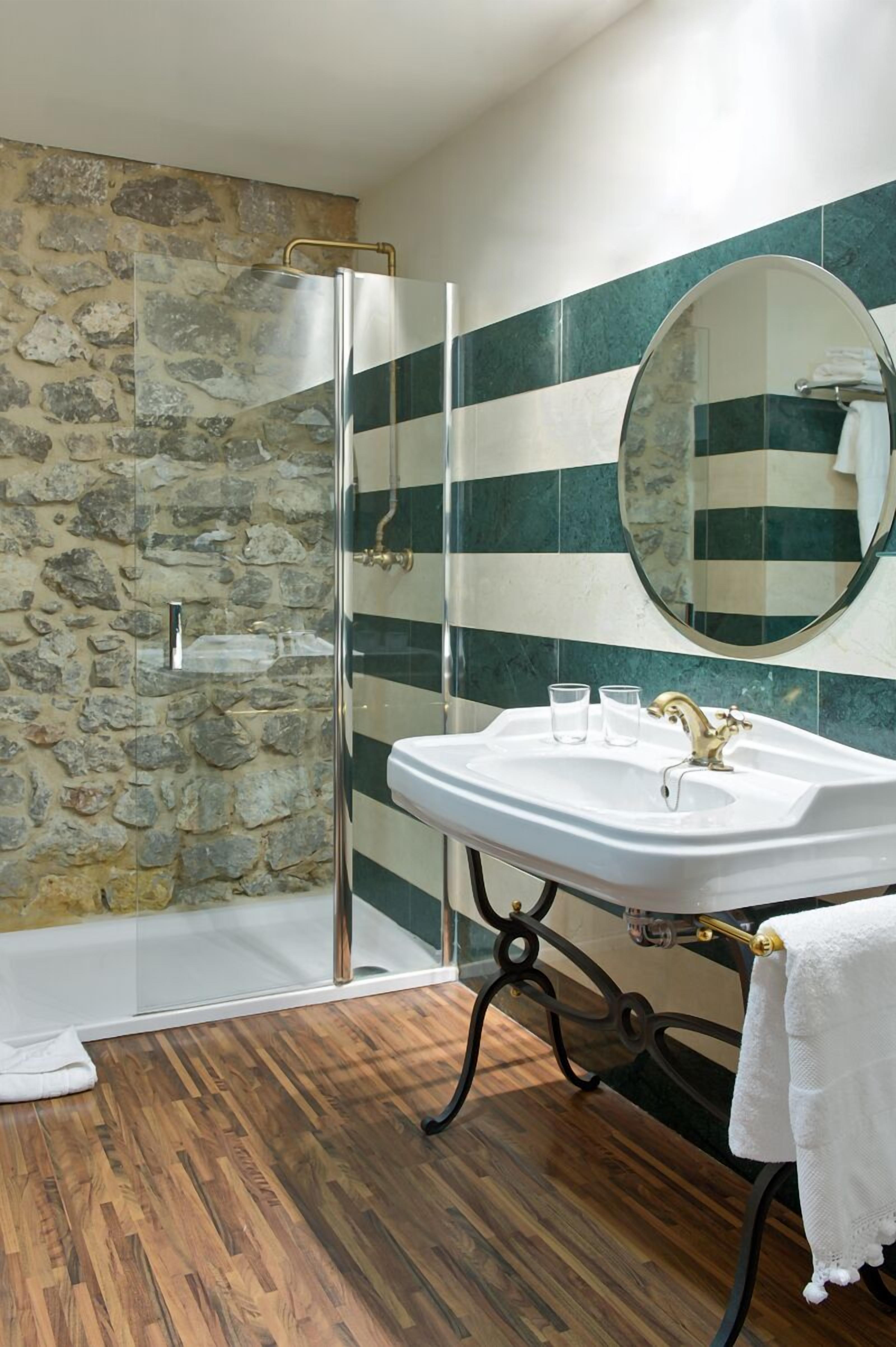 combined shower/bathtub, eco-friendly toiletries, hair dryer, bathrobes