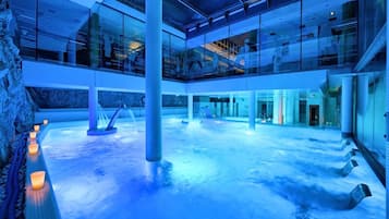 Couples treatment room(s), sauna, hot tub, steam room