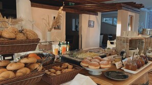 Desayuno bufé gratuito y diario