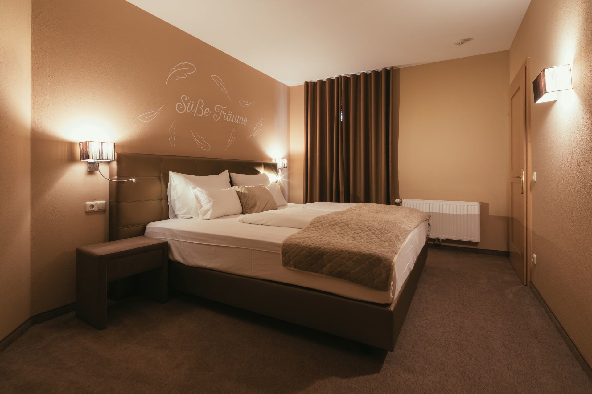 apartment, 2 bedrooms | hypo-allergenic bedding, down duvets, minibar, in-room safe