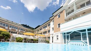 Outdoor pool, sun loungers