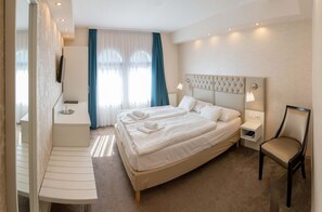 Habitación estándar con 1 cama doble o 2 individuales | Caja fuerte, sistema de insonorización, wifi gratis y ropa de cama