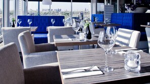 บริการอาหารกลางวันและอาหารเย็น