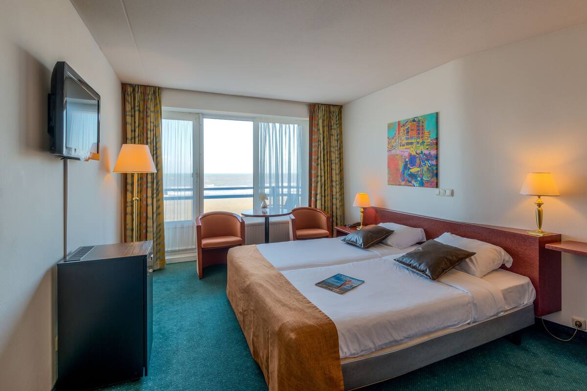Minibar, in-room safe, desk, cribs (surcharge)