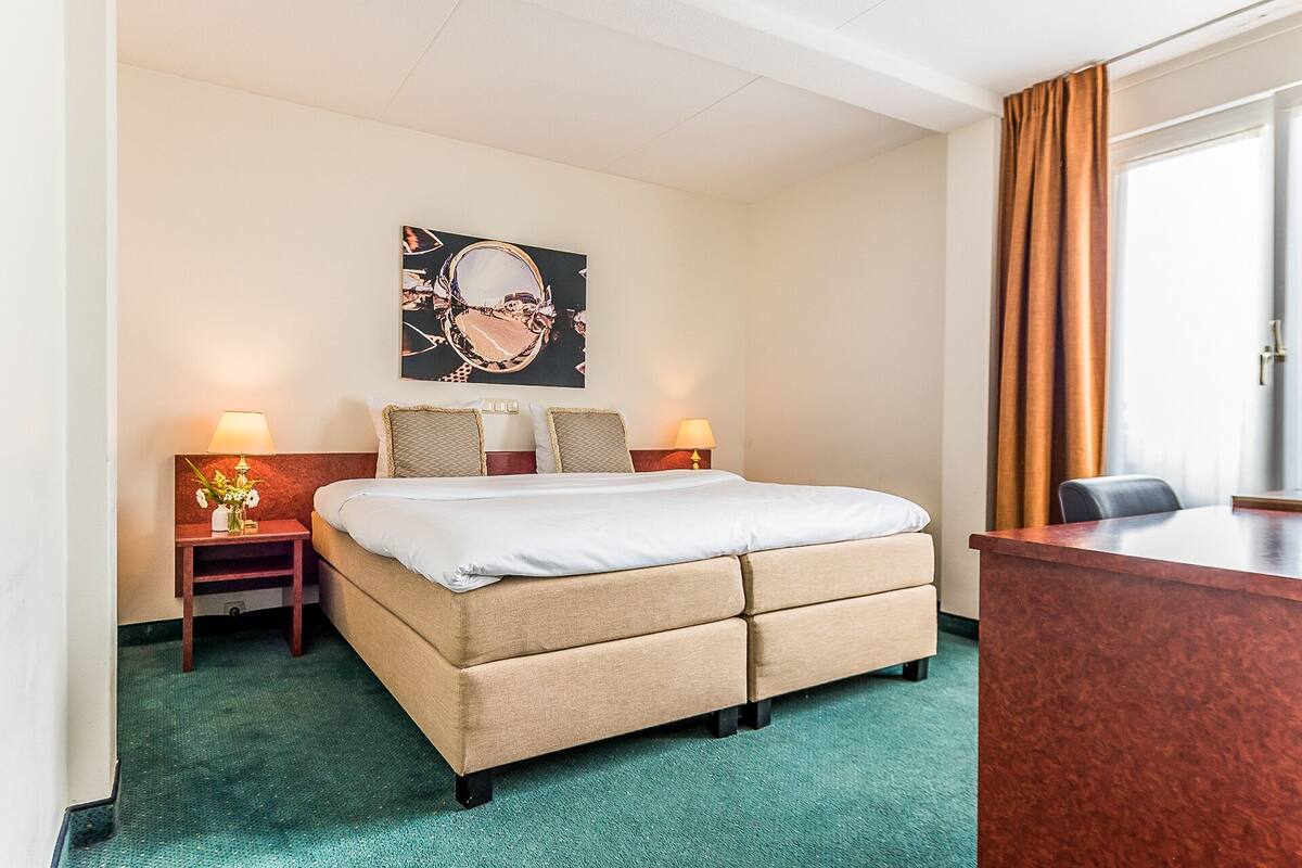 Standard Double Room | Minibar, in-room safe, desk, cribs (surcharge)
