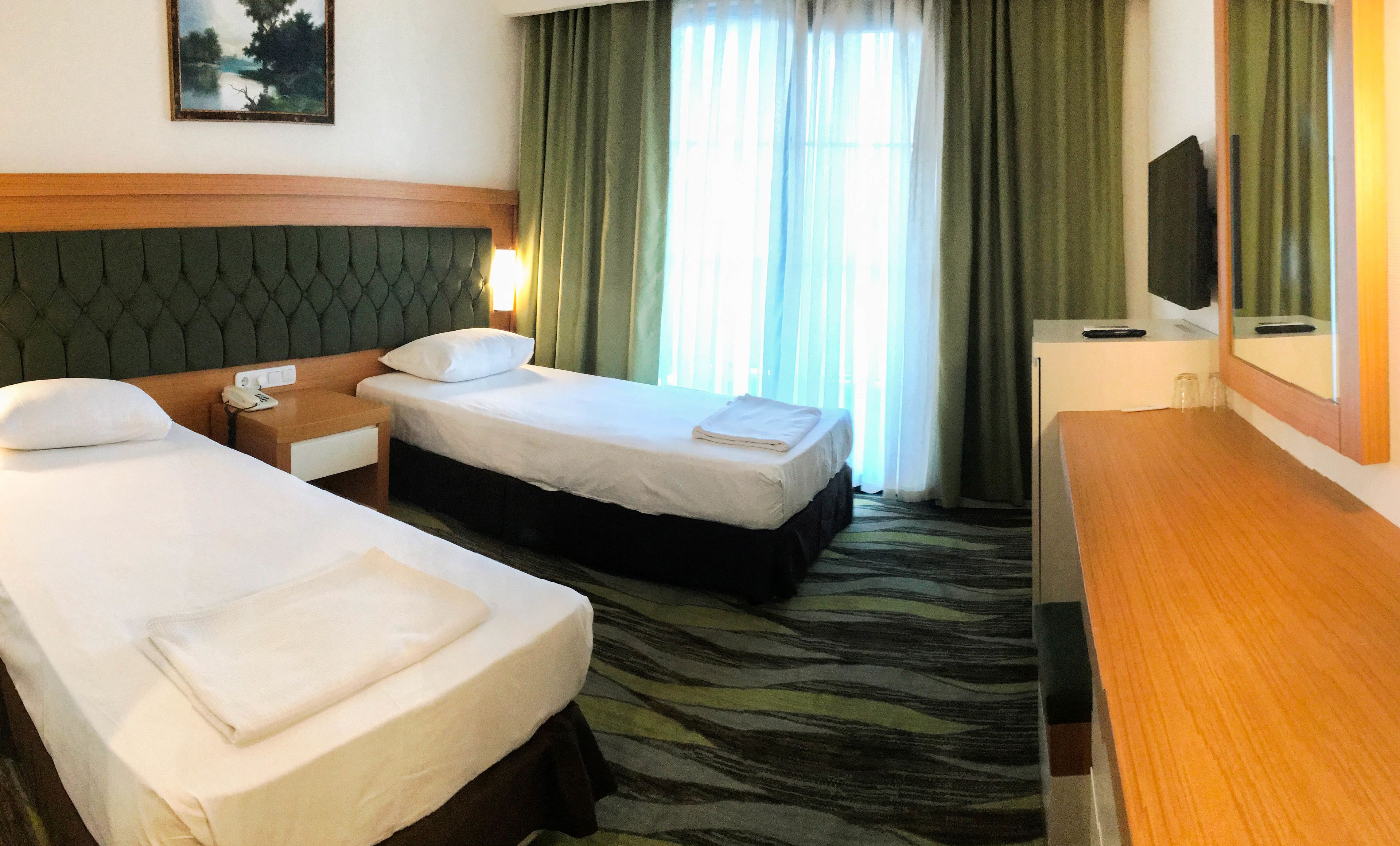 standard single room, 1 single bed | minibar, in-room safe, free wifi, bed sheets