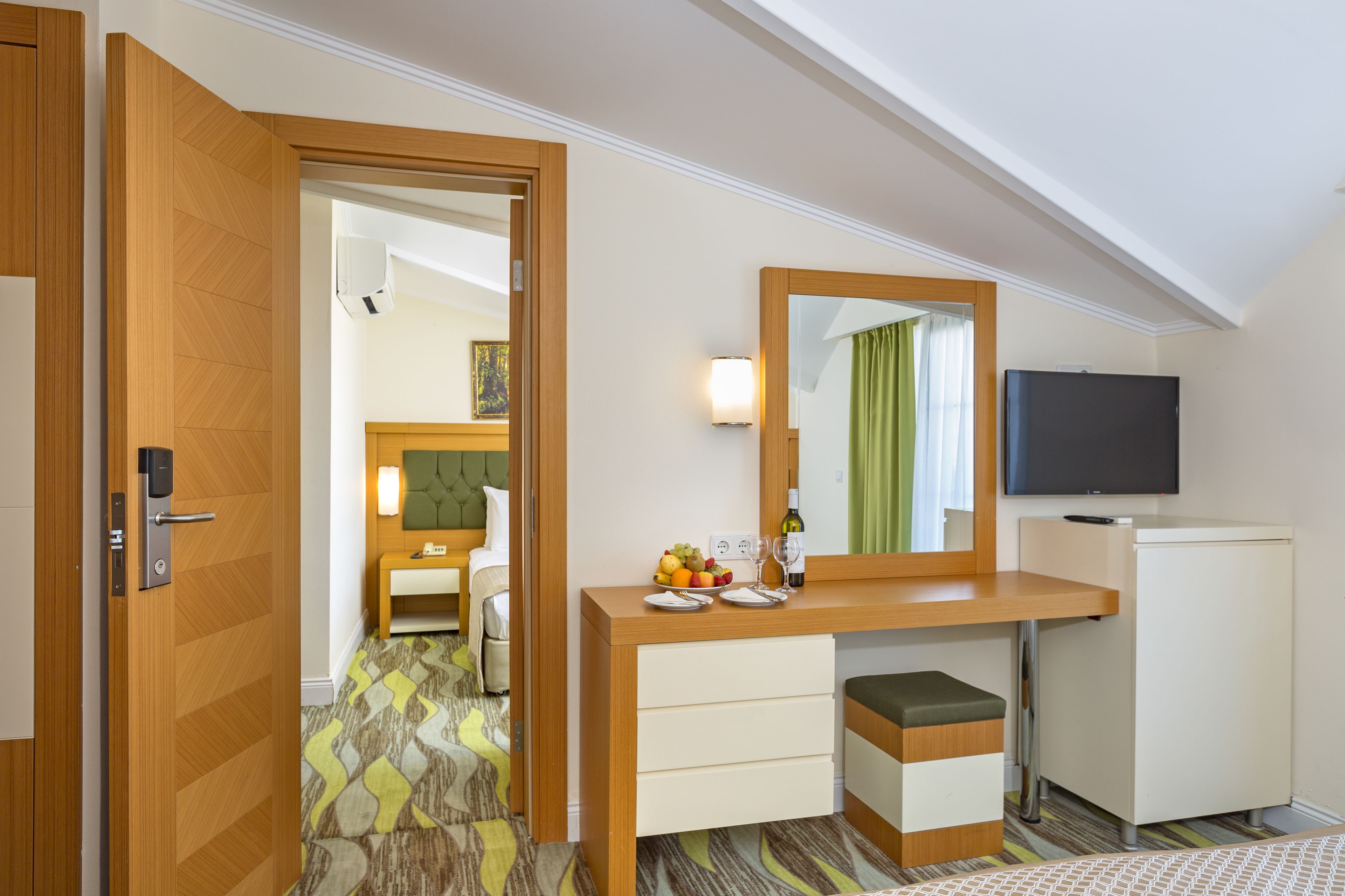 triple room, 3 single beds | minibar, in-room safe, free wifi, bed sheets