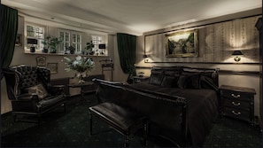 Souterrain 42,43 | Minibar, in-room safe, desk, laptop workspace - Hotel Villa Achenbach (Düsseldorf)