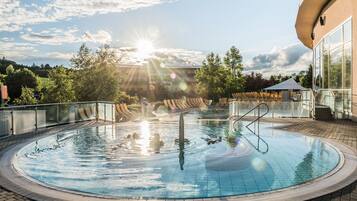 8 indoor pools, 6 outdoor pools, sun loungers