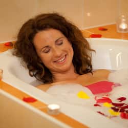 Suite Romantica, vista piscina | Vasca da bagno a immersione totale