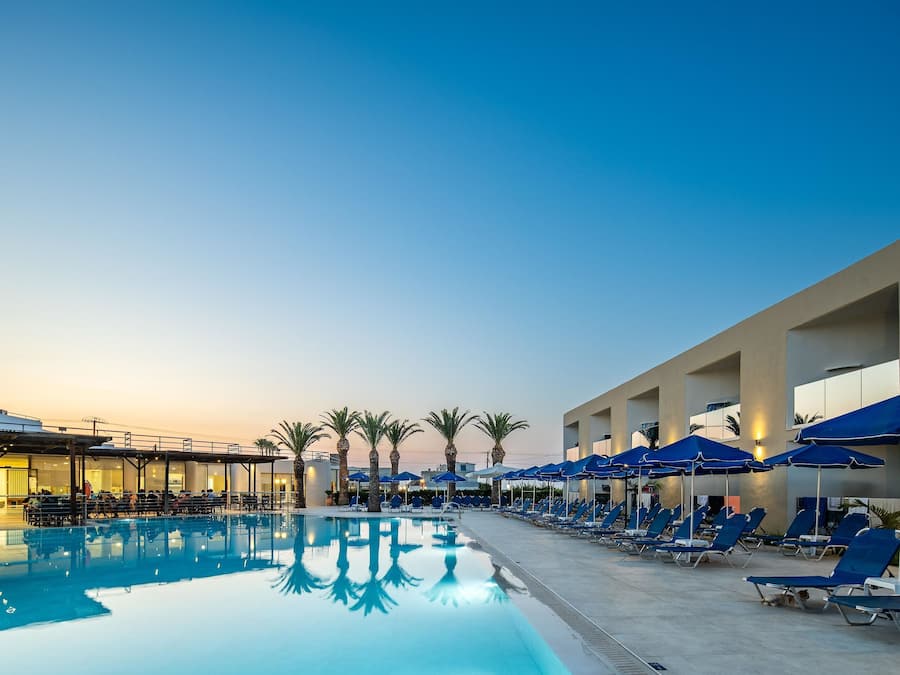 Seasonal outdoor pool, open 9:00 AM to 7:00 PM, pool loungers