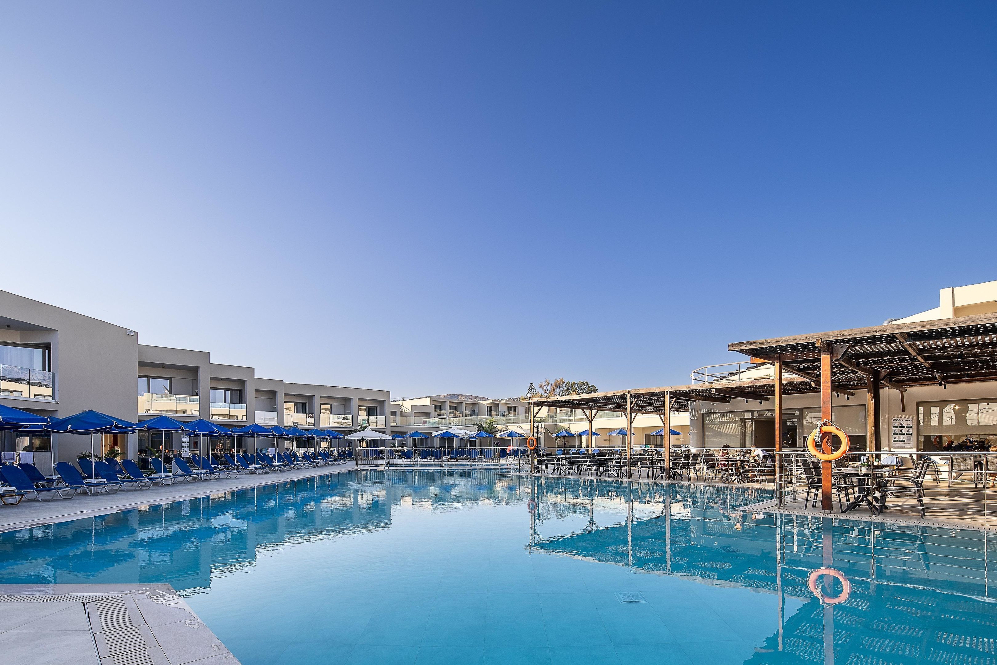 Seasonal outdoor pool, open 9:00 AM to 7:00 PM, sun loungers