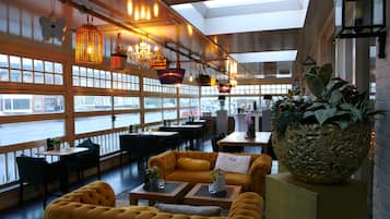 Bao gồm bữa sáng buffet hàng ngày