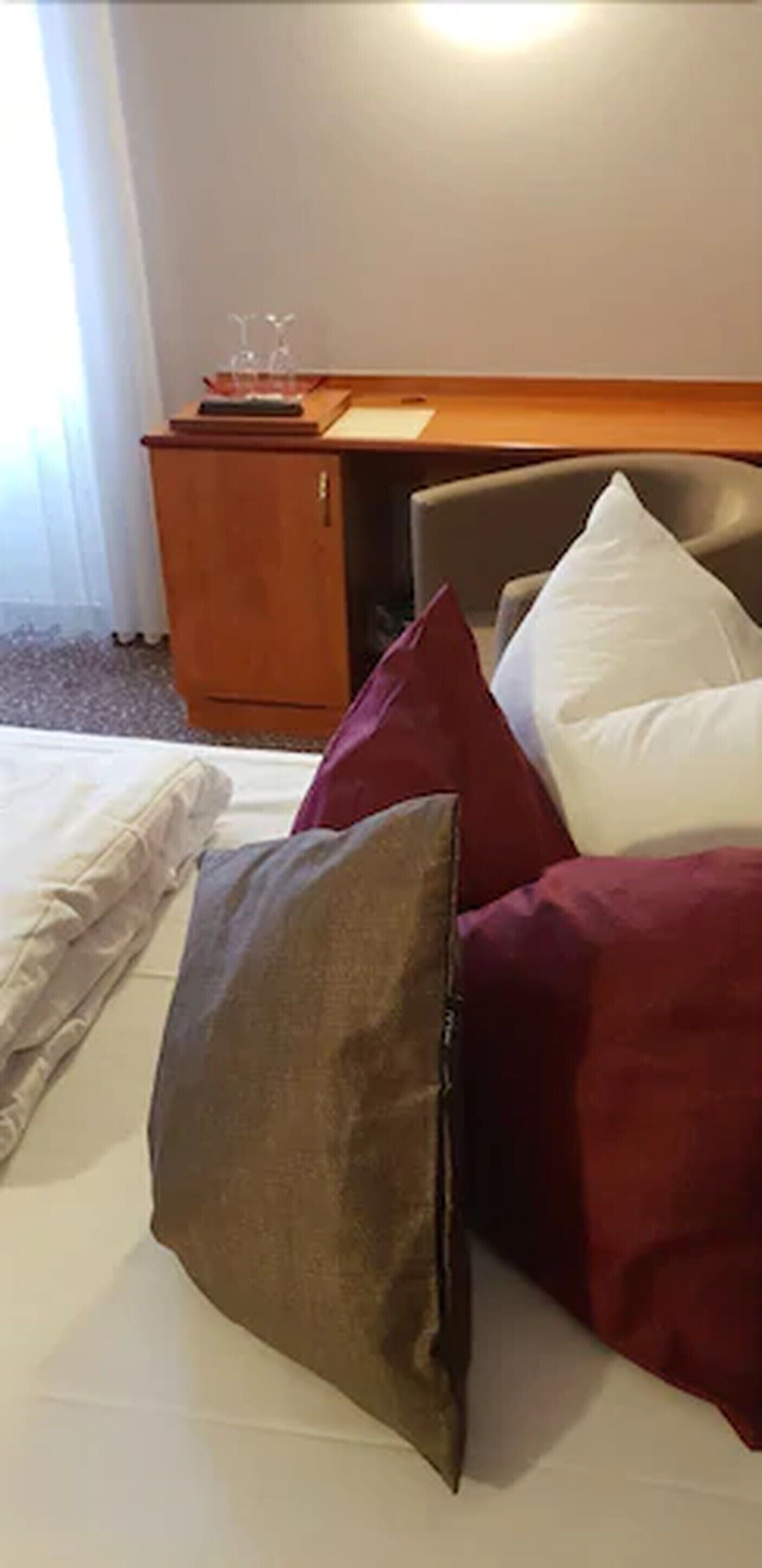 double room | minibar, in-room safe, desk, laptop workspace