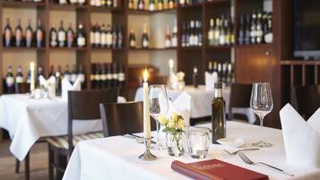 FrĂŒhstĂŒck, Abendessen, regionale KĂŒche, Speisen im Freien