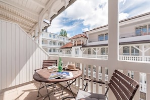 Double Room, Balcony | 1 bedroom, hypo-allergenic bedding, in-room safe, soundproofing