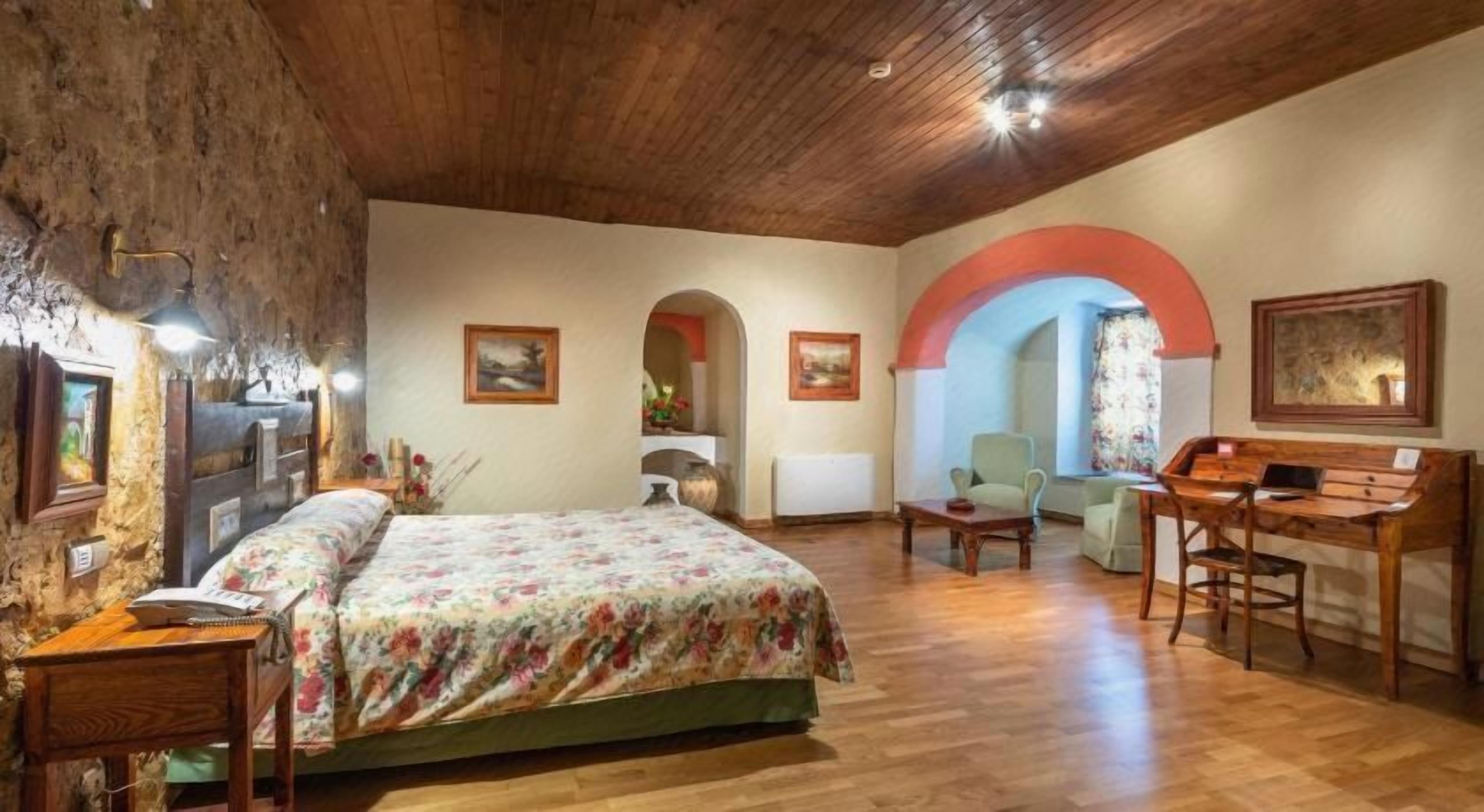 Minibar, in-room safe, free WiFi, bed sheets