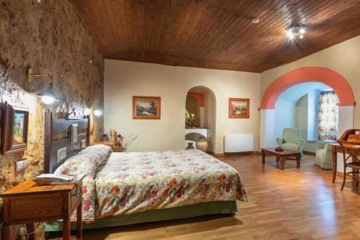 Minibar, in-room safe, free WiFi, bed sheets