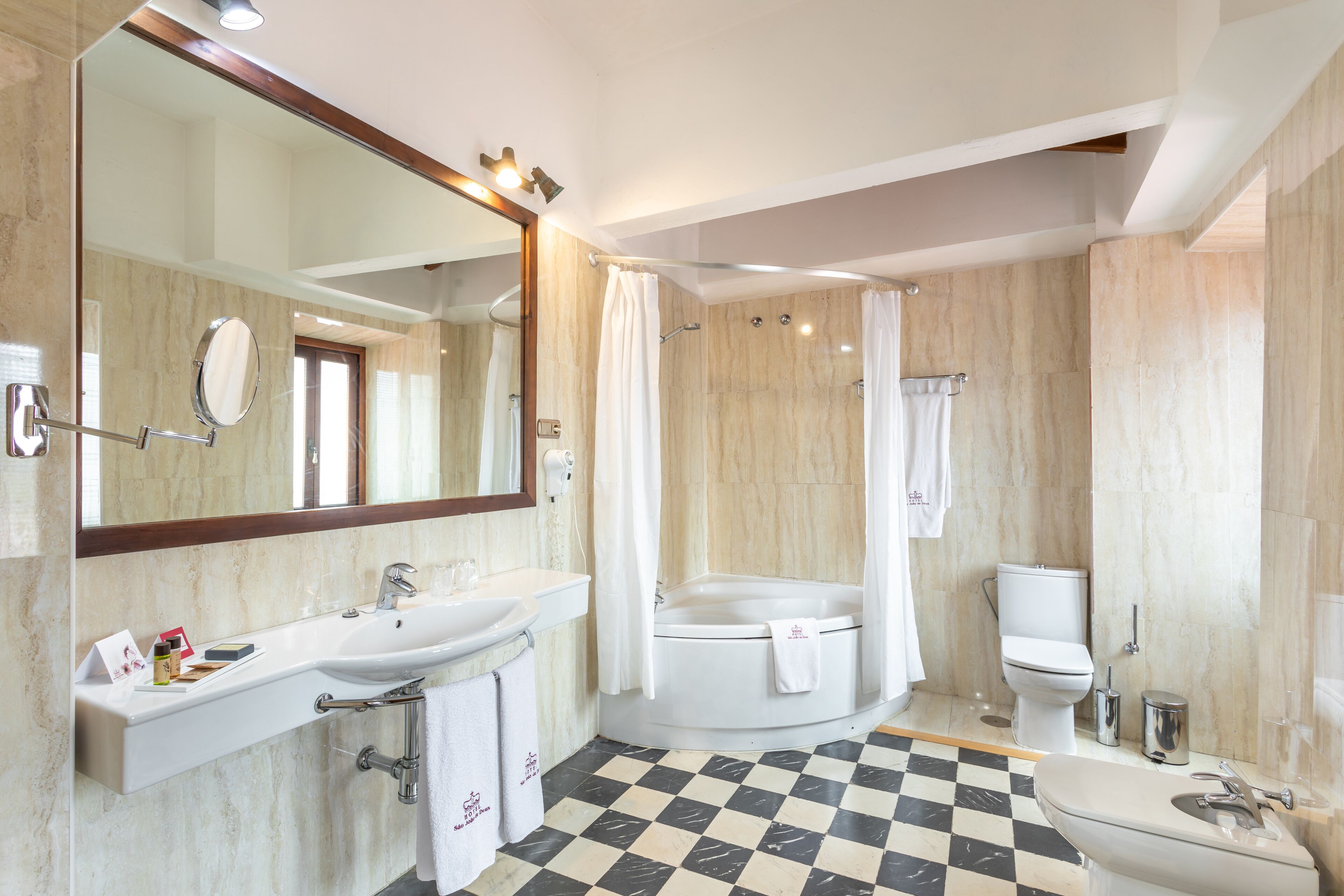 premium double room | bathroom | combined shower/bathtub, deep-soaking bathtub, free toiletries