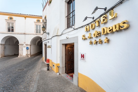 Fachada de la propiedad. Hotel São João de Deus by RIDAN Hotels