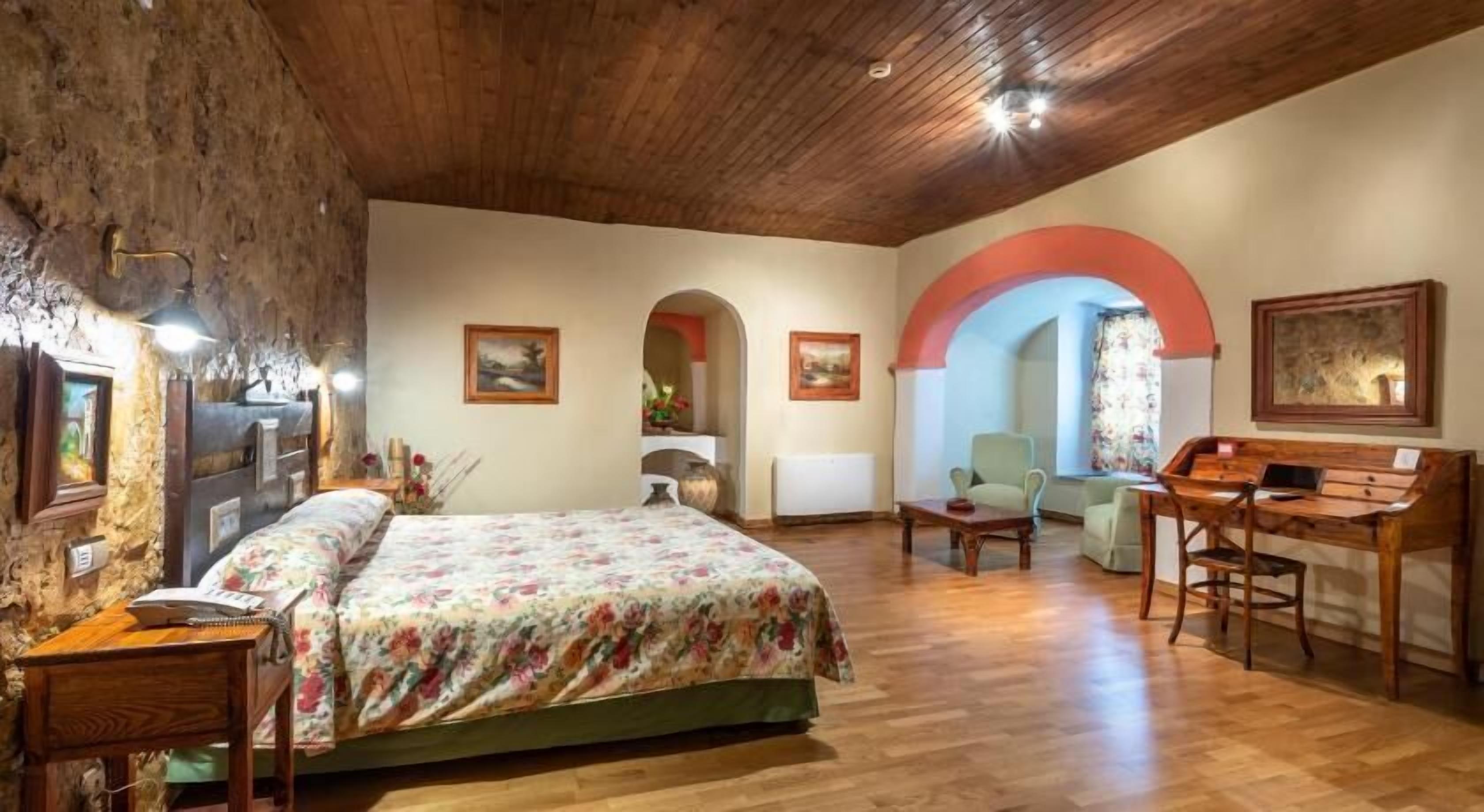 Minibar, in-room safe, free WiFi, bed sheets