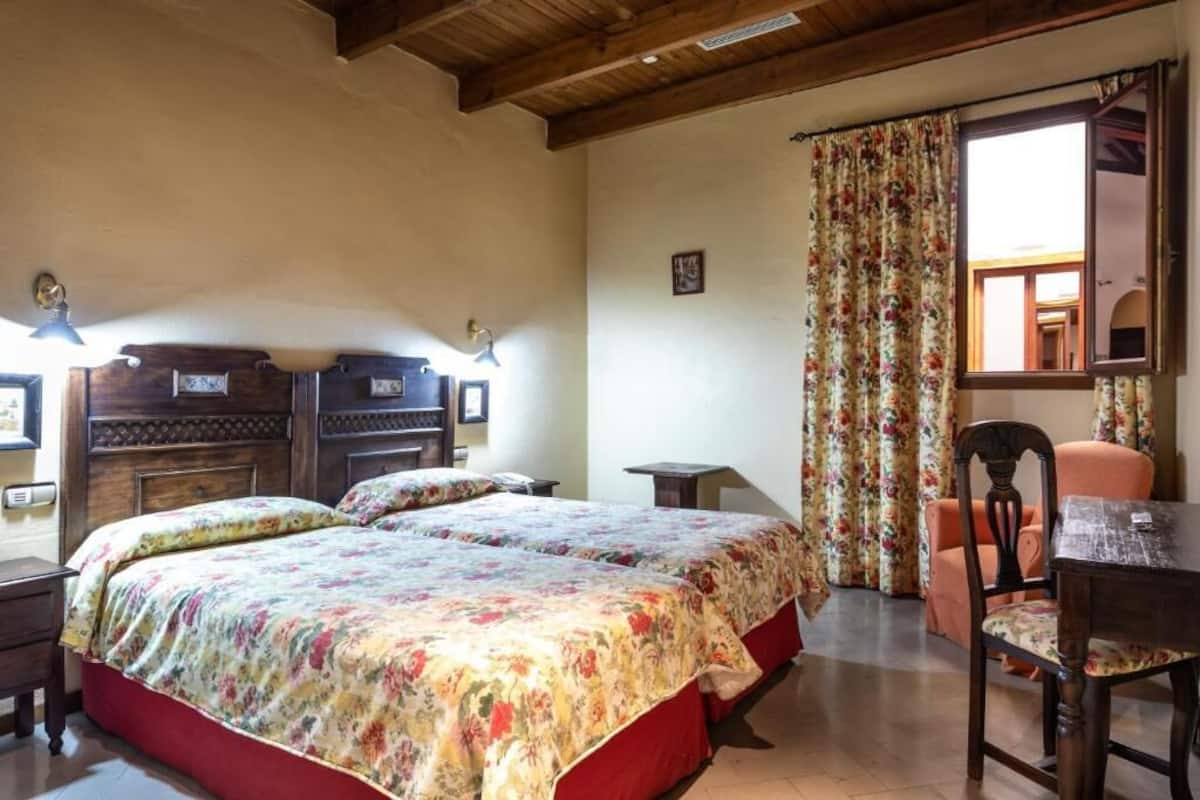 Klassieke kamer (Interior) | Een minibar, een kluis op de kamer, gratis wifi, beddengoed