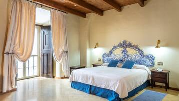 Historical Room | Minibar, in-room safe, free WiFi, bed sheets