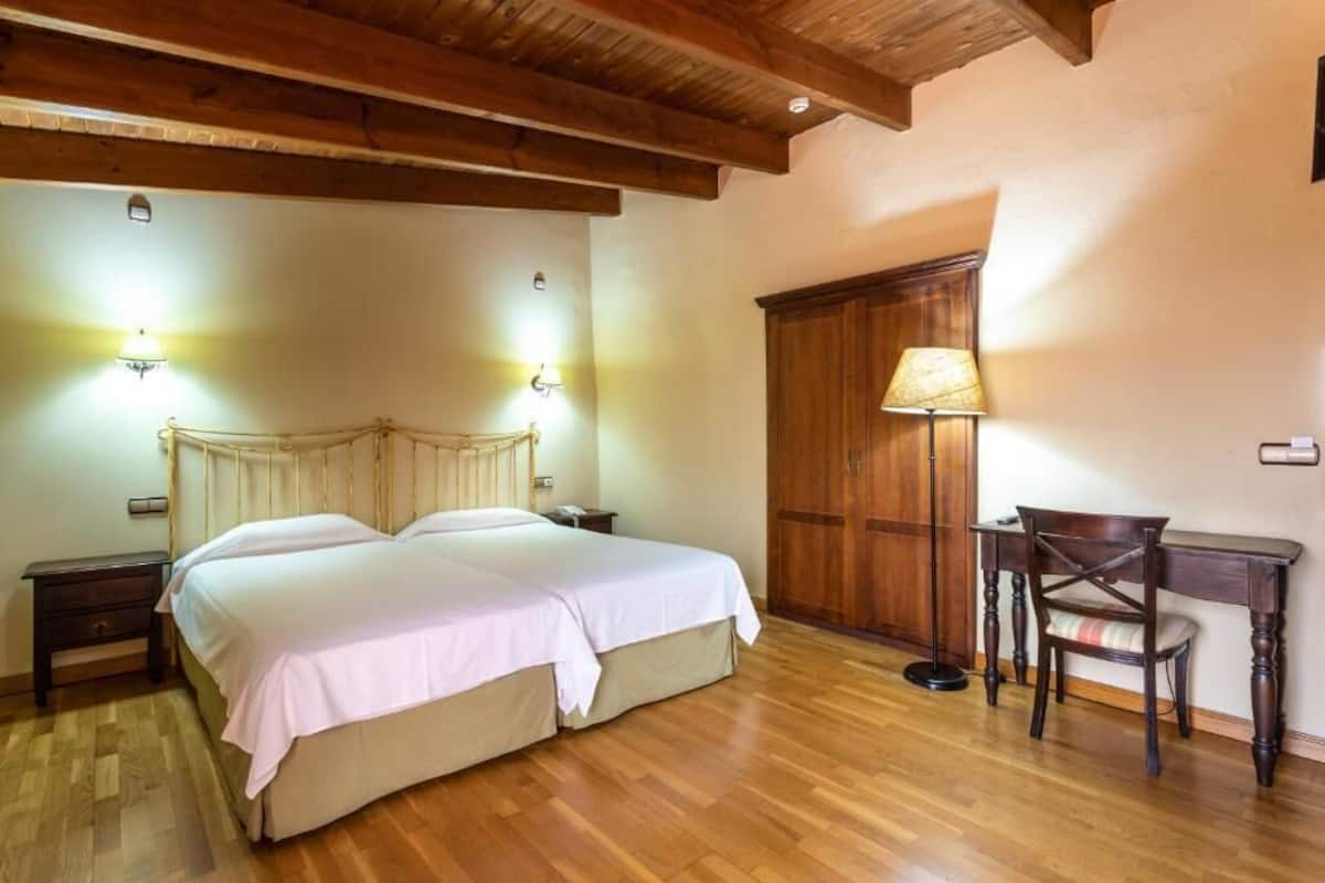 superior double room | 1 bedroom, minibar, in-room safe, free wifi