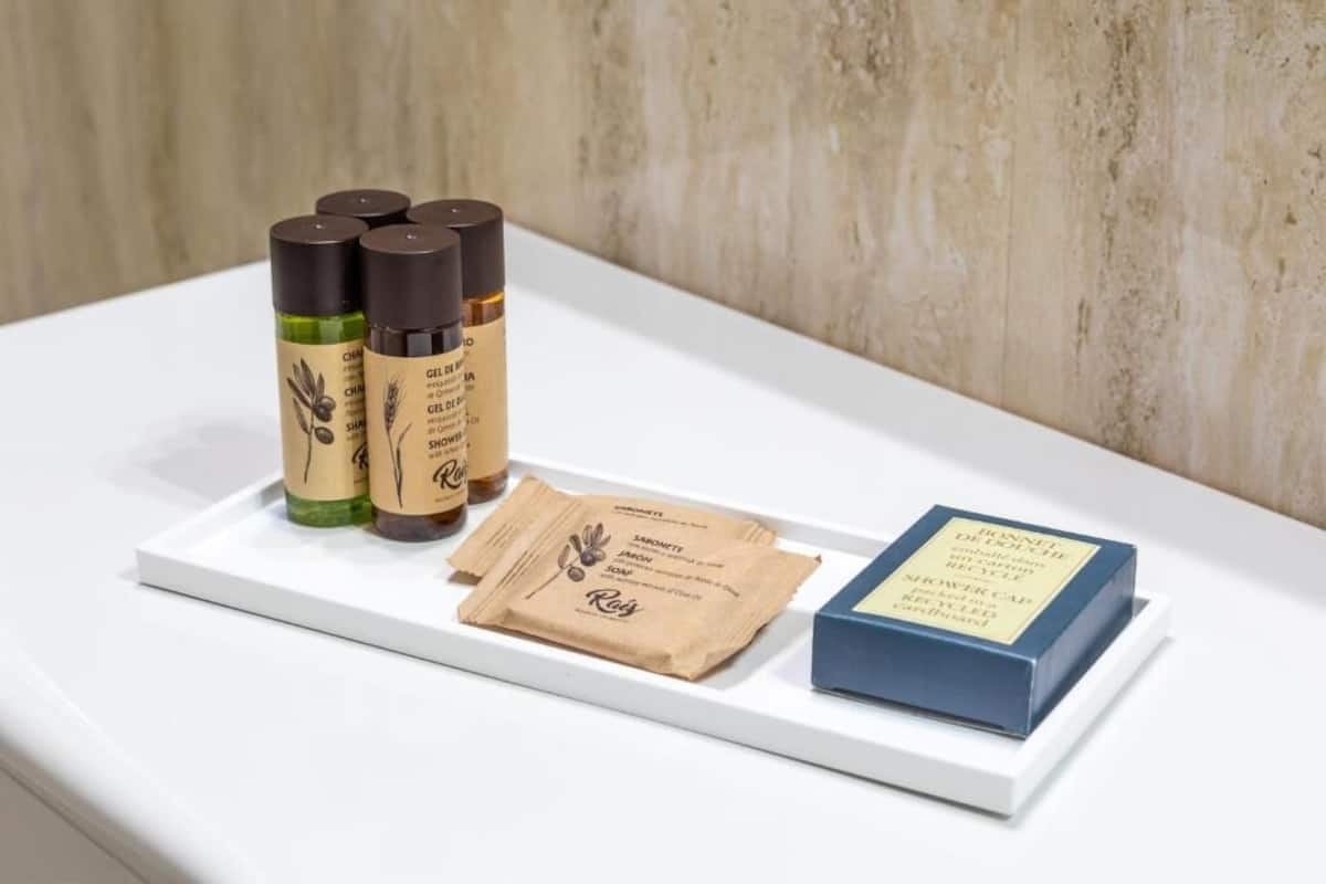 combined shower/bathtub, deep-soaking bathtub, free toiletries