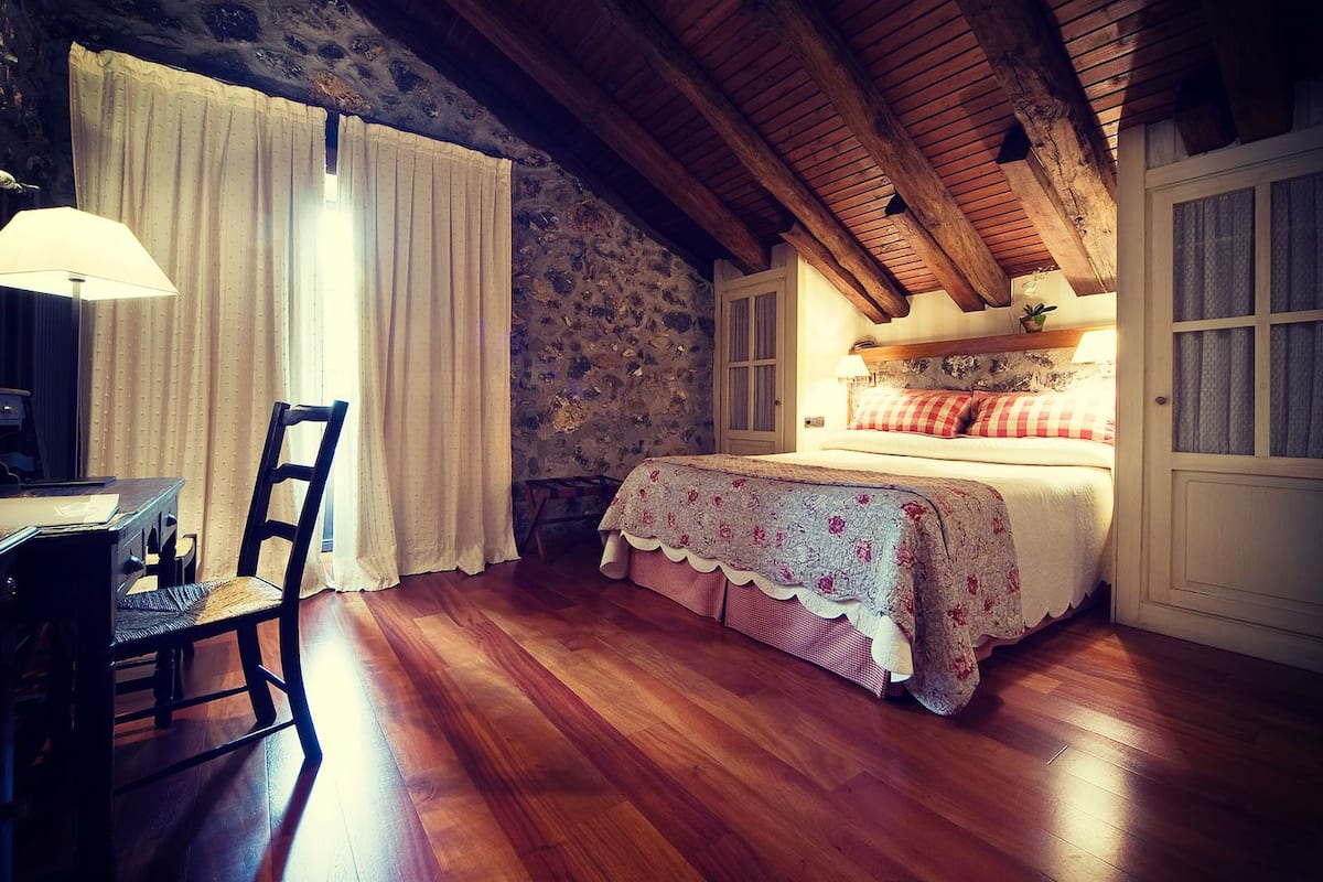 superior double room | premium bedding, individually decorated, individually furnished, desk