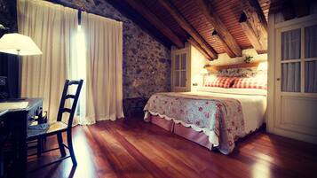 Superior tweepersoonskamer | Luxe beddengoed, individueel gedecoreerd, individueel gemeubileerd