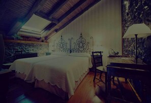 Standard Double or Twin Room | Premium bedding, individually decorated, individually furnished, desk - Hotel Antsotegi (Etxebarria)