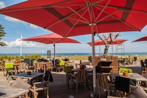 Breakfast, lunch and dinner served - Sandstrand Ostseeperle (Glowe)