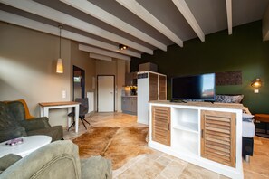 Studio with roof-top terrace | Living room | 32-inch flat-screen TV with satellite channels, TV - Sandstrand Ostseeperle (Glowe)
