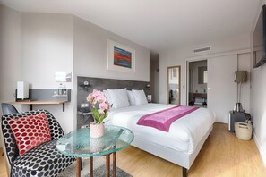 In-room safe, individually furnished, desk, laptop workspace - Hôtel de France Invalides (Paris)
