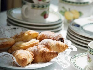 Morgenmad (10 EUR pr. person)