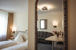 Junior Suite | Minibar, in-room safe, desk, soundproofing