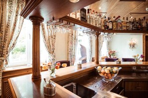 Breakfast, lunch and dinner served  - Limmerhof (Taufkirchen)