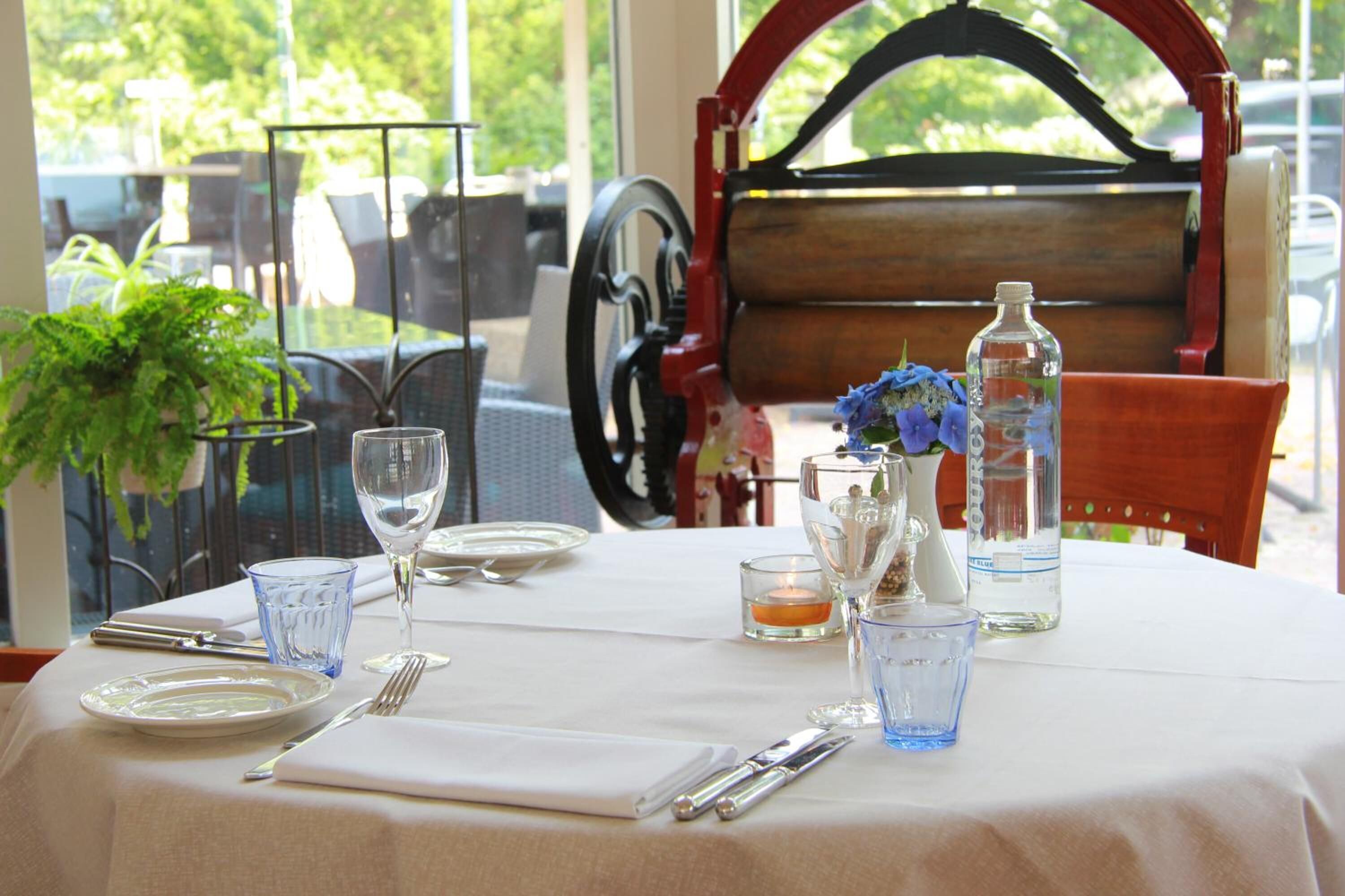 breakfast, lunch, dinner served; regional cuisine, al fresco dining