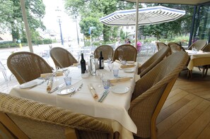 Breakfast, lunch, dinner served; Regional cuisine, al fresco dining