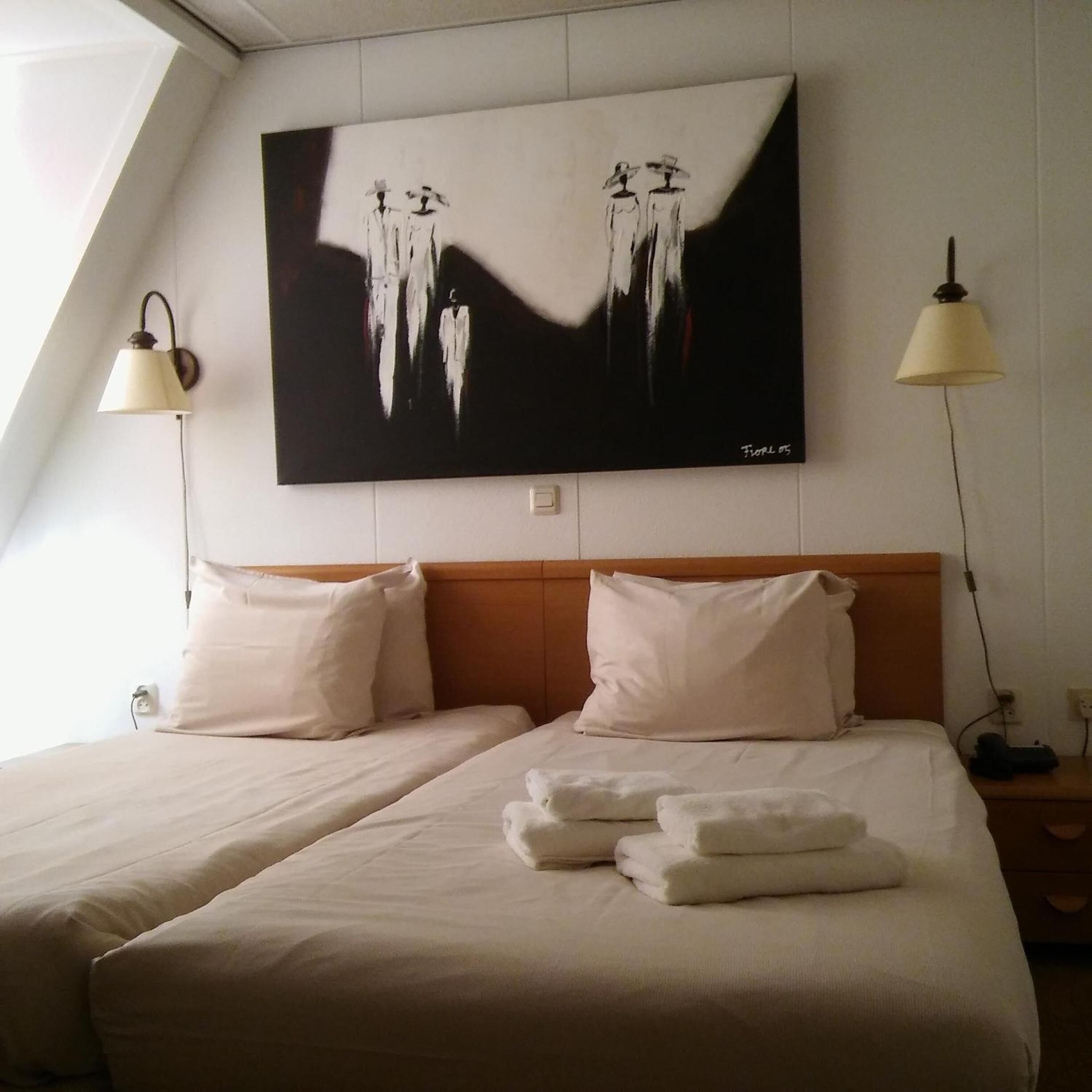 desk, iron/ironing board, free wifi, bed sheets