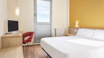 Escritorio, espacio para trabajar con laptop y insonorización